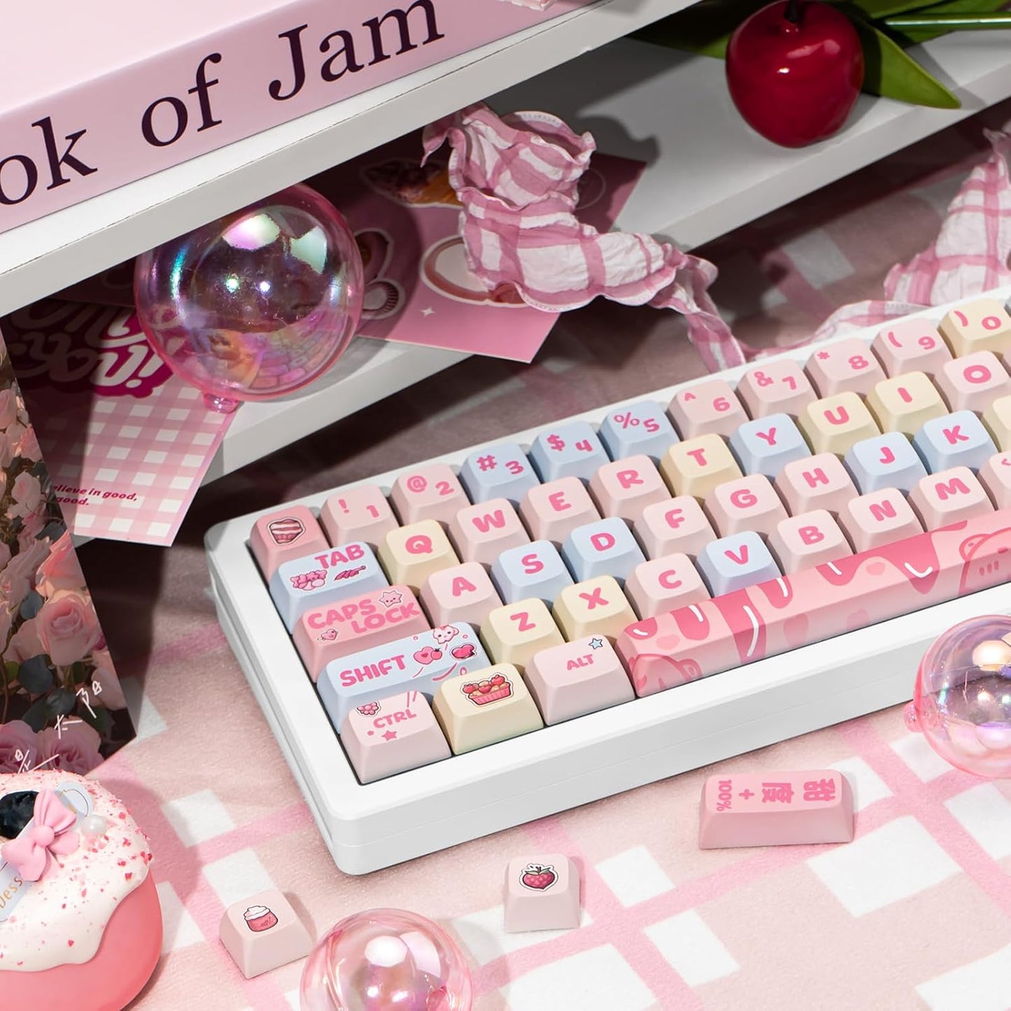 Custom Keycaps, 133 Keys Creamy Strawberry Cute Keycap, Dye Sublimation PBT Key Caps XDA Profile Keycaps Set for Cherry Gateron MX Swithes Mechanical Gaming Keyboards